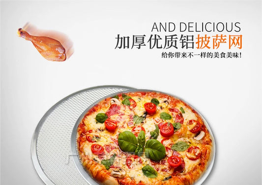 Plaque à Pizza en Aluminium – Cuisson Homogène et Croustillante | Aixiangru avec une pizza aux légumes garnie de basilic