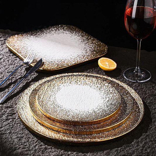 Assiette en céramique ronde et carrée – Élégante avec un design doré et une texture raffinée.
