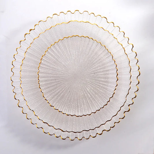 Assiette en verre transparente avec bordure dorée élégante, parfaite pour des présentations raffinées.