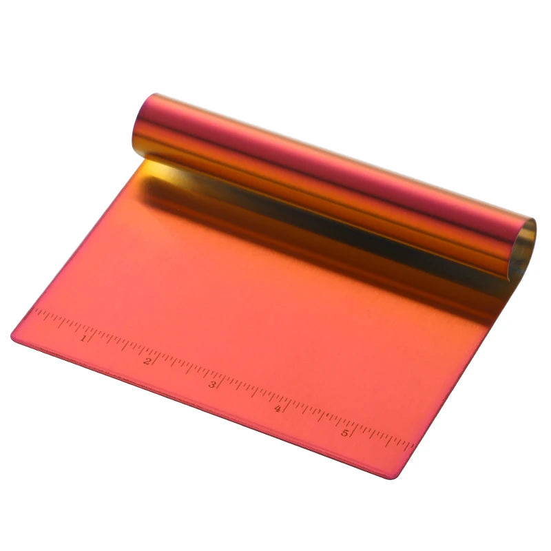 Coupe pâte en Acier Inoxydable – Outils de Pâtisserie Écologiques rouge avec règle intégrée