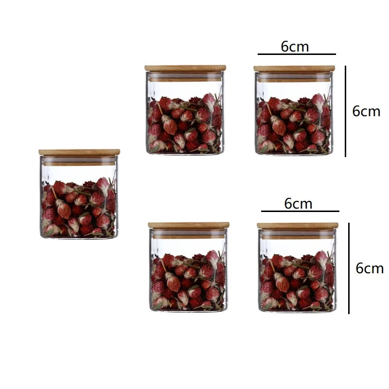 Bocal Hermétique en Verre Borosilicate avec Couvercle Bambou contenant des fruits rouges séchés