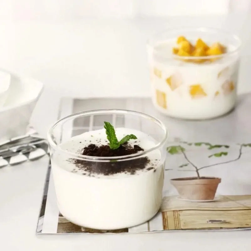 Bol à Dessert en Verre avec mousse au chocolat et menthe, parfait pour des présentations élégantes.