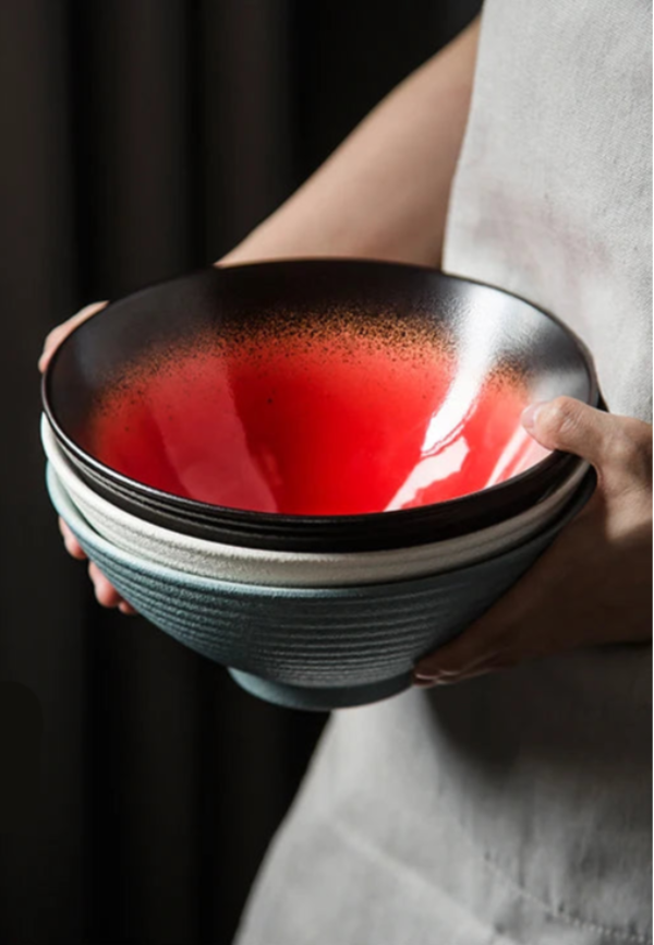 Bol en Céramique Émaillée 20,3 cm – Style Rétro avec dégradé de rouge et noir tenu à la main