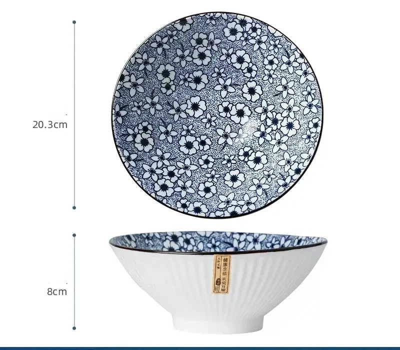 Bol Japonais en Porcelaine – Élégance Zen et Artisanat avec un motif floral bleu et blanc, 20.3 cm de diamètre