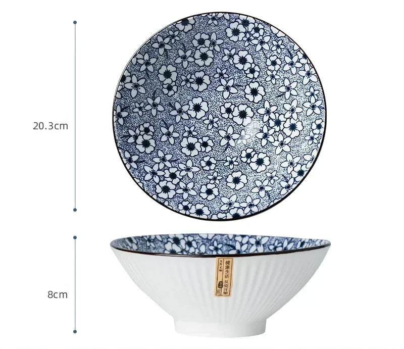 Bol Japonais en Porcelaine – Élégance Zen et Artisanat avec motif floral bleu et blanc