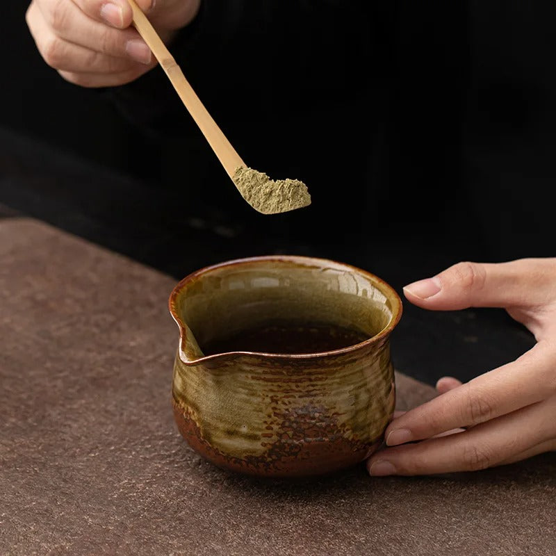 Bol Matcha en Céramique Japonais 280 ml avec une cuillère en bois pour préparer le matcha