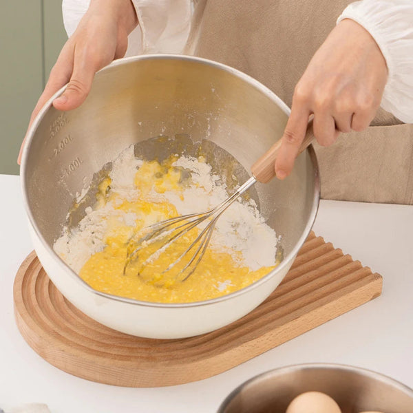 Bols Inox Blanc – Lot 3 Tailles pour Cuisine Pro en inox avec préparation de pâte dans un bol