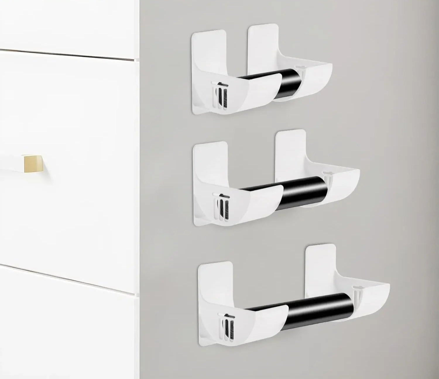 Trois Clips Multifonctions Plastique HIPS – Lot Organisateur 2-20 pcs. supports muraux blancs pour balais avec rouleaux noirs