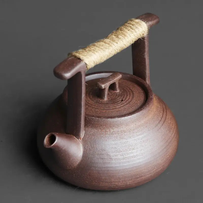 Théière en Céramique Artisanale avec une poignée en jute pour un service élégant du thé
