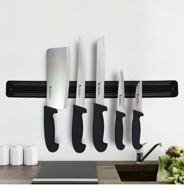 Barre Magnétique Couteaux Inox – 20/33/38 cm. Support mural noir aimanté avec cinq couteaux à manches noires