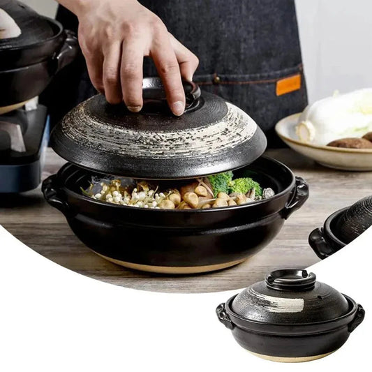Cocotte terre cuite avec couvercle 19 cm noir avec poignée, remplie de légumes frais pour cuisson saine