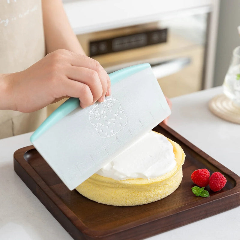 Coupe-Pâte avec Échelle de Mesure – Grattoir à Pâte pour lisser la crème sur un gâteau