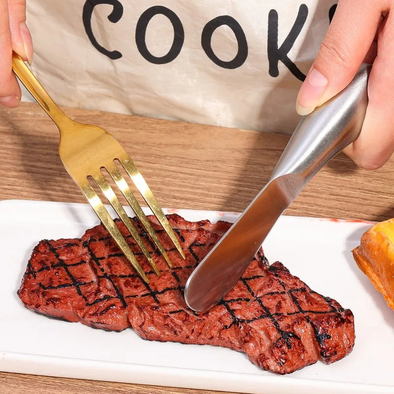 Couteau à Beurre Inox 304 – Spatule Tartineur Éco utilisé pour étaler du beurre sur un steak savoureux