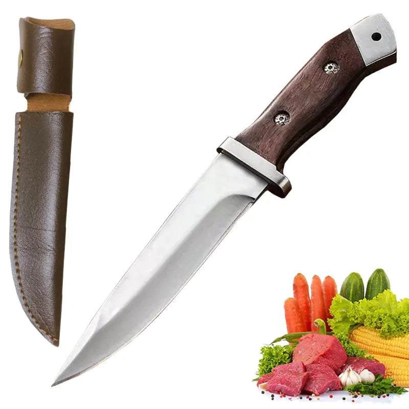 Couteau Cuisine Forgé 14 cm – Lame Acier 4CR13 Tranchante avec manche en bois et étui cuir à côté de légumes et viande