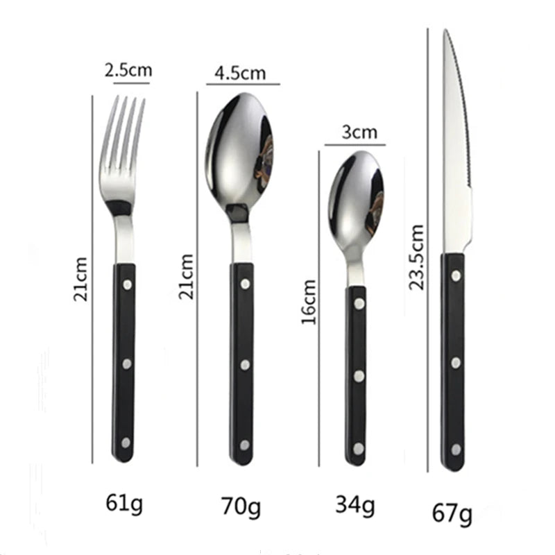 Couverts en Inox – Set Élégant 1 personne comprenant un couteau, une fourchette et une cuillère avec des manches en bois.