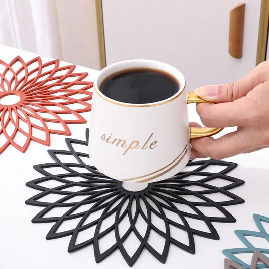 Dessous de Plat Silicone – Protection Table noir en forme de fleur antidérapant et résistant à la chaleur pour tasse