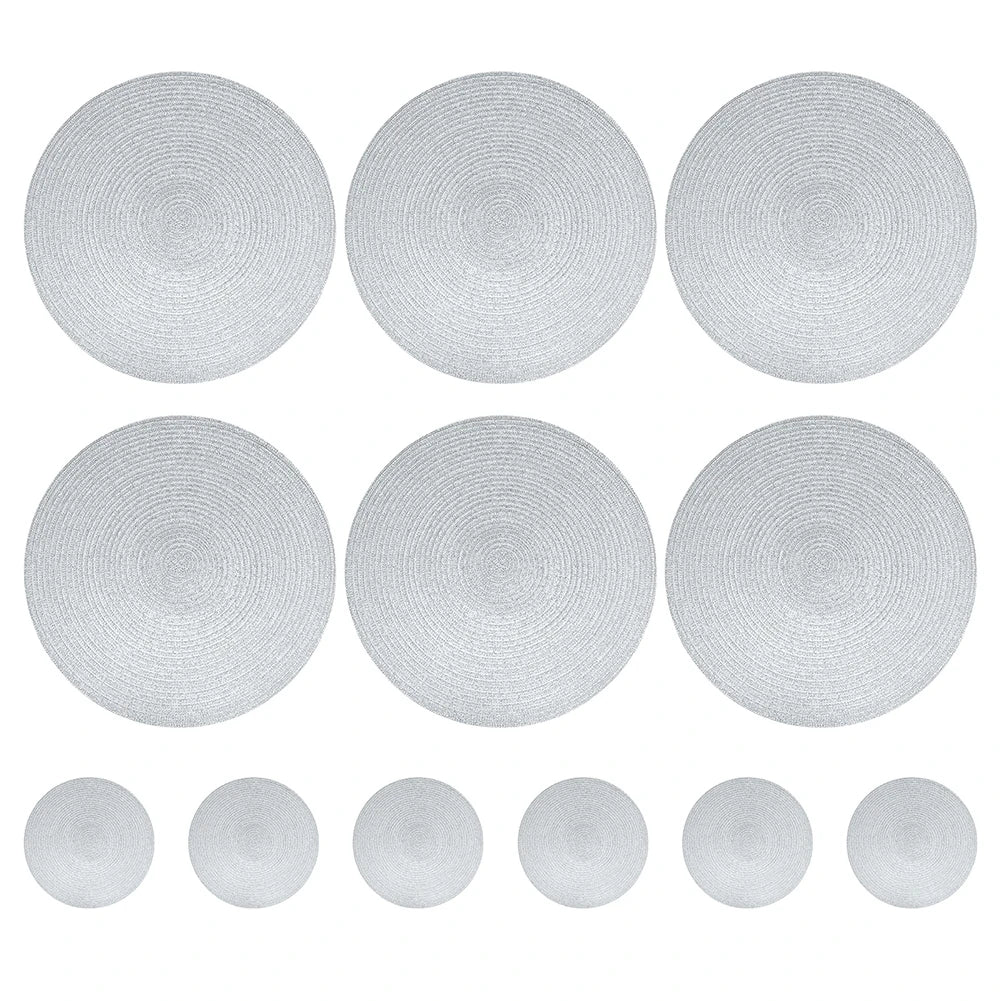 Set 6 Napperons & 6 Dessous de Verre – Tressé, Moderne. Six napperons ronds gris clair tressés et six dessous de verre