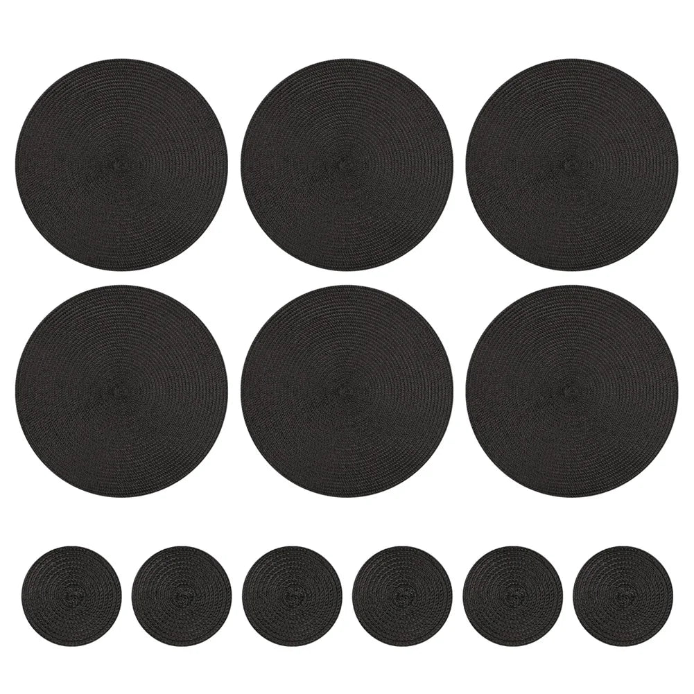 Set 6 Napperons & 6 Dessous de Verre – Tressé, Moderne. Ensemble noir rond tressé de 6 napperons et 6 dessous pour table
