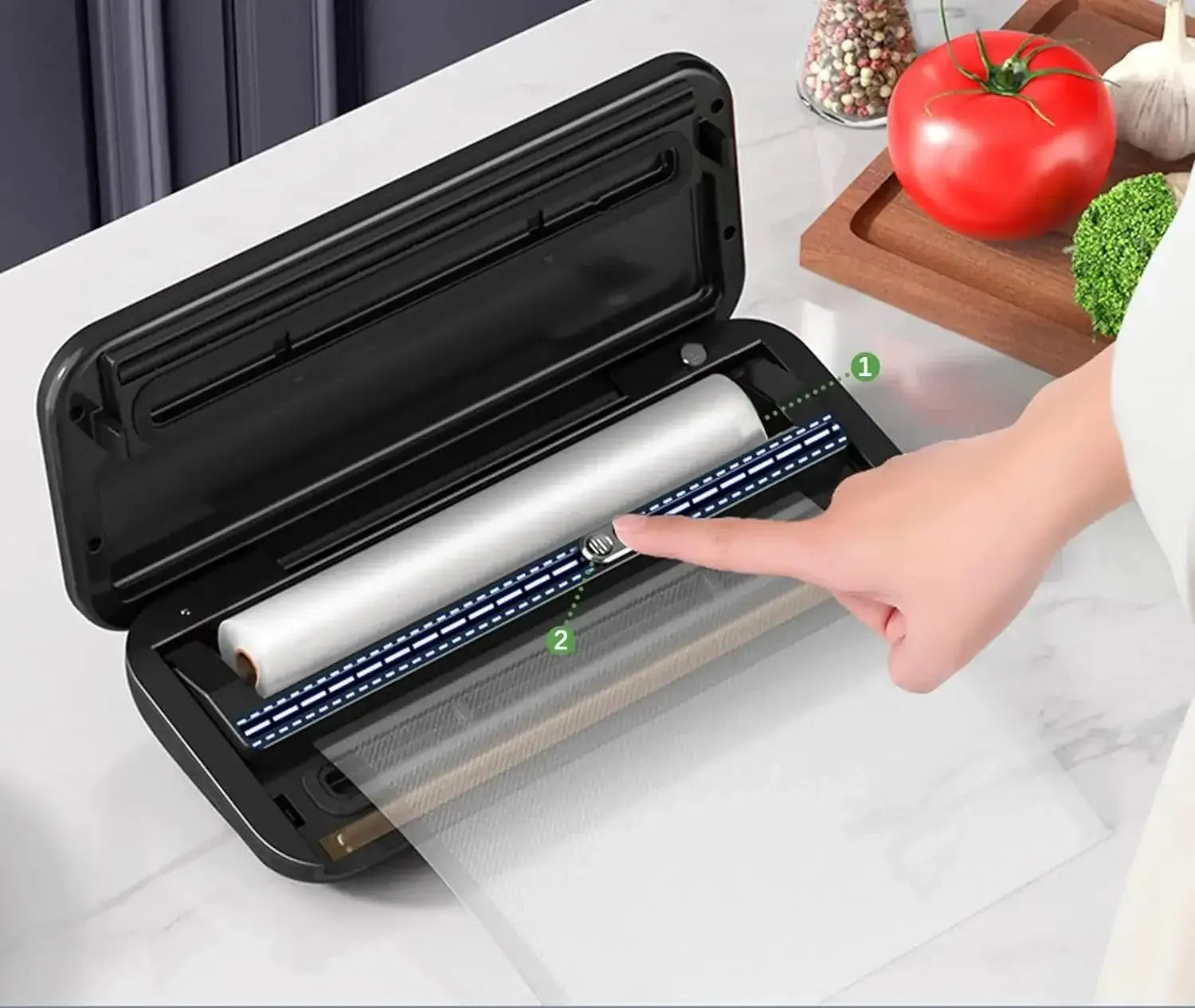 Machine Sous Vide DUTRIEUX noire utilisée pour emballer sous vide les aliments dans la cuisine