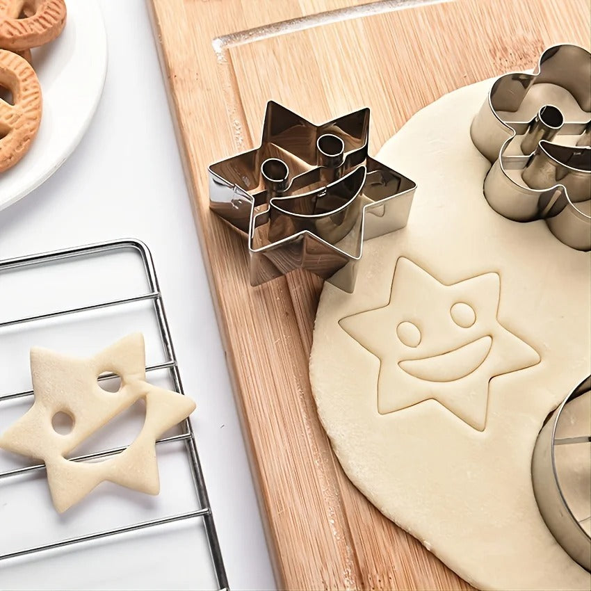 Emporte-Pièces Inox Fantaisie – Lot de 4 pour Pâtisserie avec des formes d'étoiles et un biscuit souriant