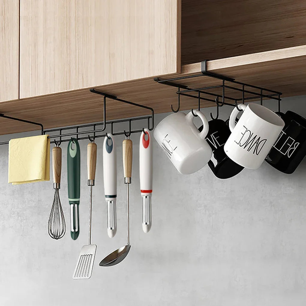 Éplucheur légume en Acier Inoxydable - Outil Ergonomique accroché avec d'autres ustensiles de cuisine sous un meuble