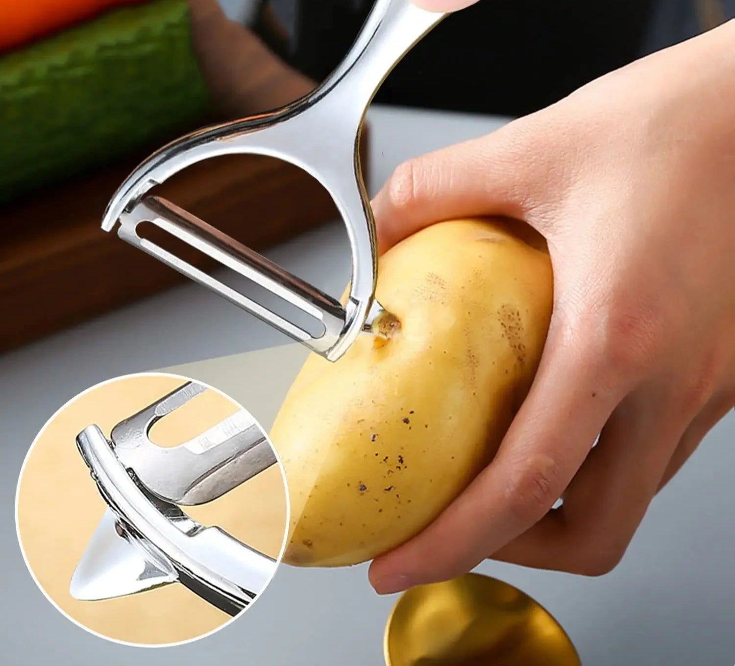 Éplucheur Légumes Inox Multifonction – Lame Ultra Tranchante en action pour peler une pomme de terre