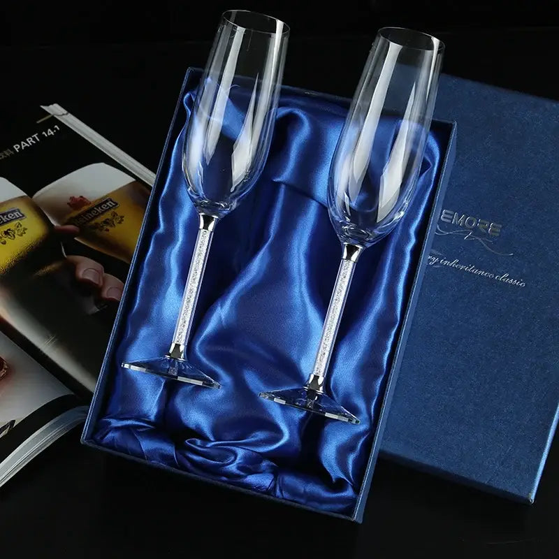 Coffret élégant avec deux flûtes à champagne 260 ml en cristal, parfaites pour célébrations.