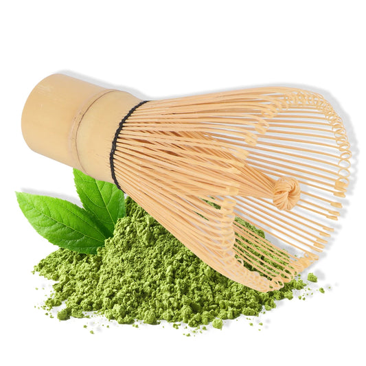 Fouet à Matcha en Bambou – Ustensile Traditionnel pour Préparation de Thé avec poudre de matcha et feuilles