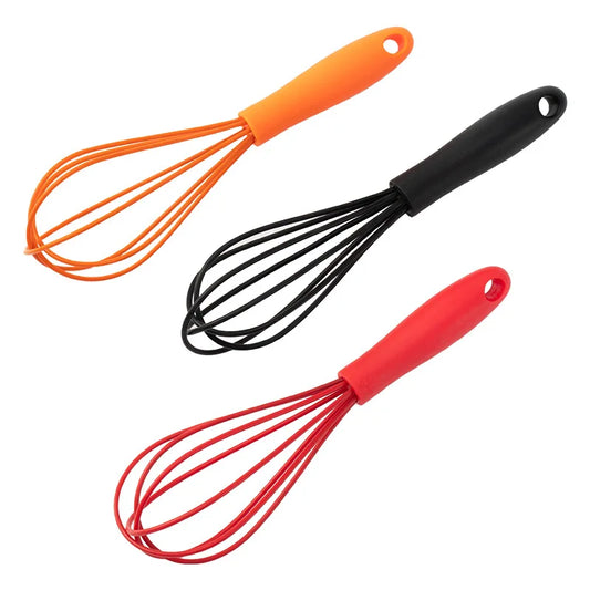 Trois fouets manuels en silicone de couleurs orange, noir et rouge pour ustensiles de cuisine