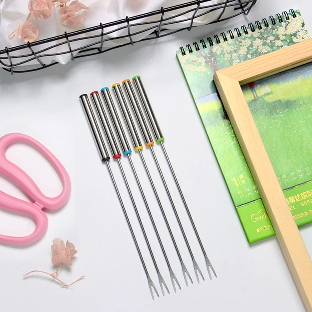 Set de sept fourchettes à fondue & fruits en acier inoxydable avec poignées colorées