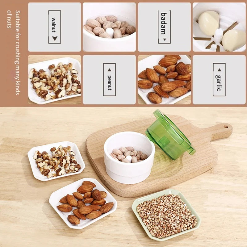 Hachoir Manuel Compact – Presse-Ail et Fruits Secs avec différents types de noix et ingrédients sur planche en bois