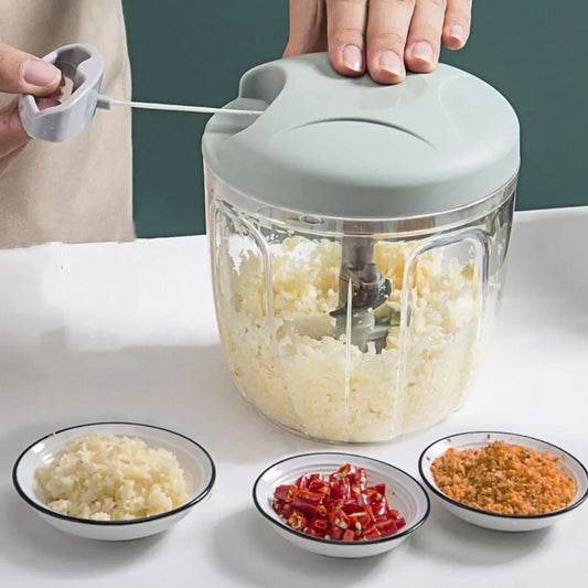 Hachoir Manuel pour Purée Bébé et Préparation Rapide des Repas Maison avec légumes hachés dans des bols