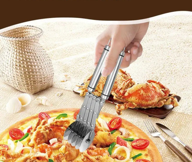 Personne utilisant le Cutter Pâtisserie Multi-Roues Inox – Découpe pour trancher une pizza avec des rouages en acier inoxydable