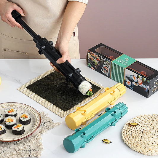 Kit Sushi – Rouleau et Moule à Sushis Maison en action, montrant la préparation de sushis sur une table