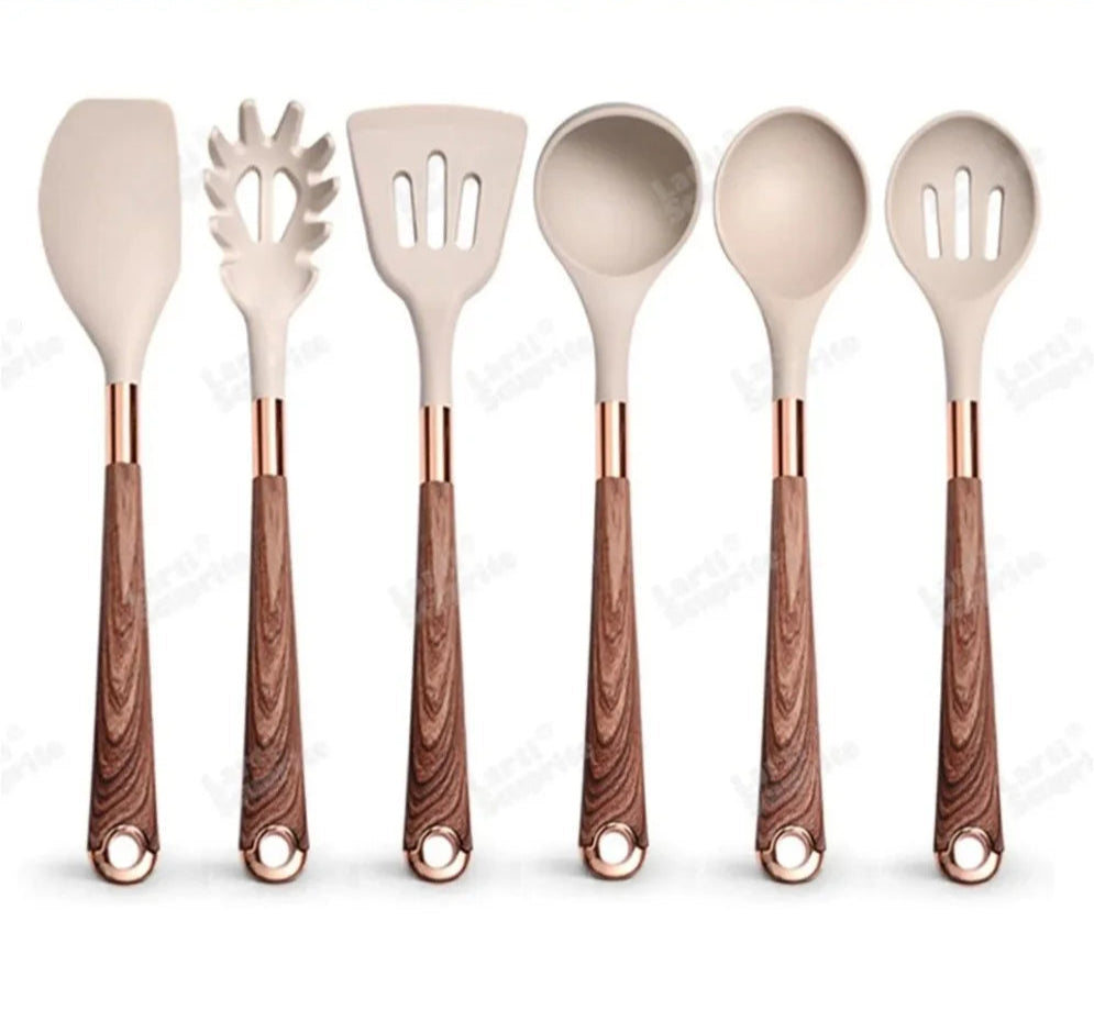 Ustensiles Silicone Rose Gold LARTI SCUPRITE – Set Cuisine. 6 ustensiles silicone beige manches effet bois accents rose gold