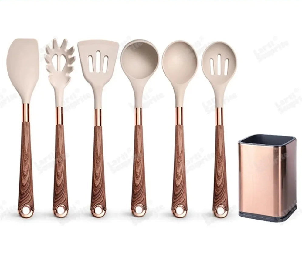 Ustensiles Silicone Rose Gold LARTI SCUPRITE – Set Cuisine 6 pièces silicone crème poignées bois et support