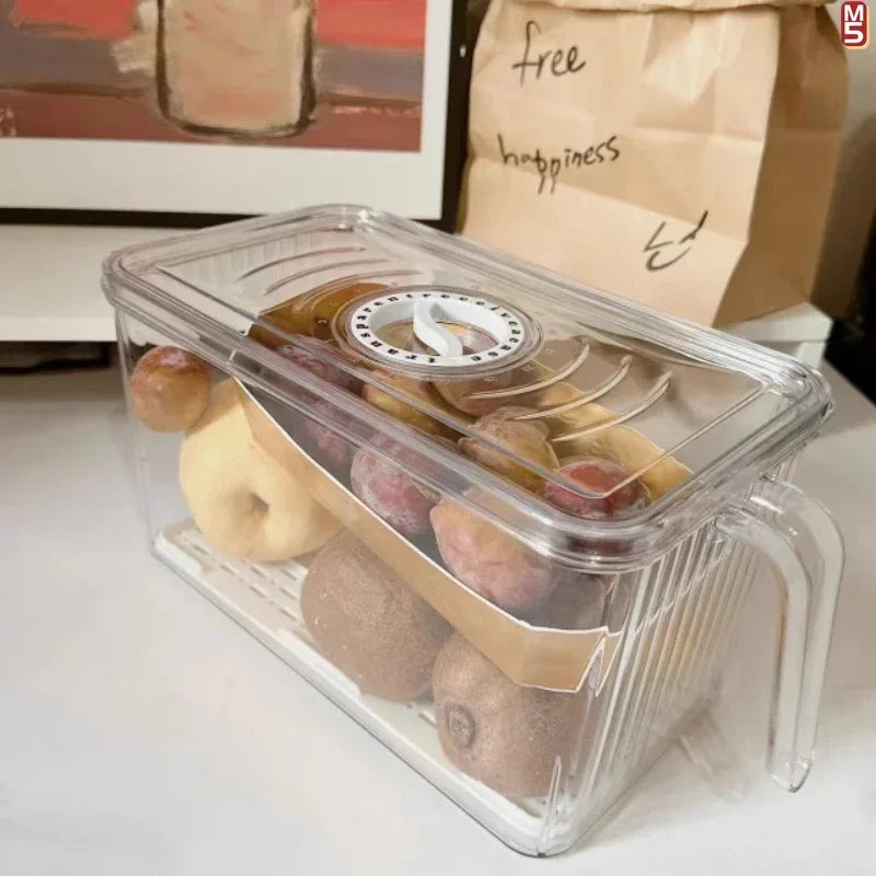 Boîte de conservation PET – Fraîcheur et organisation frigo. Boîte transparente à couvercle ventilé avec poignée, remplie de fruits