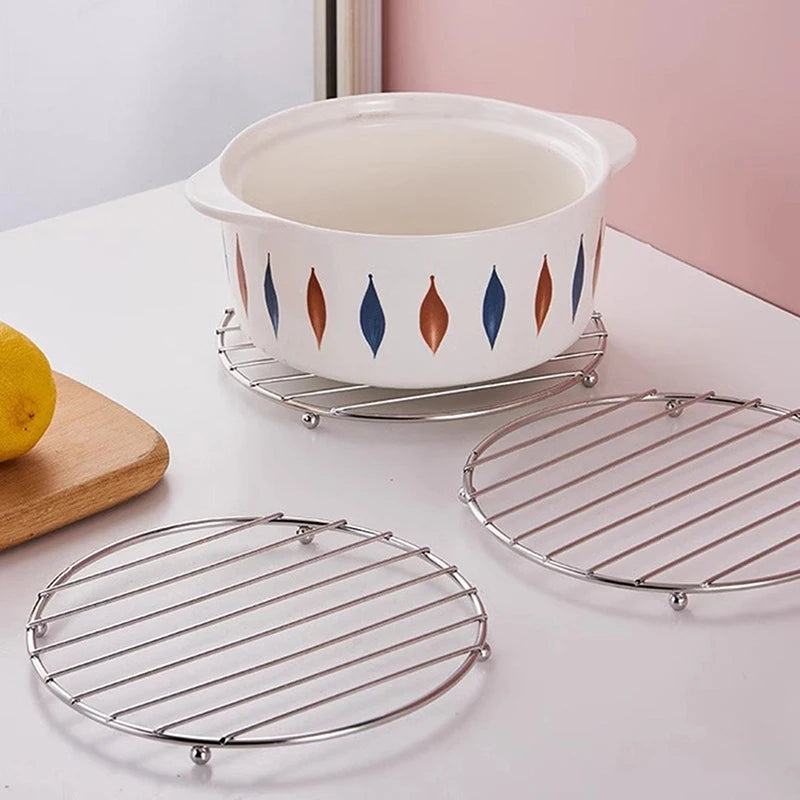 Sous-plats inox ronds et carrés – Protège et stylise votre cuisine. Trois supports ronds inox pour casseroles