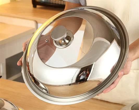 Couvercle Inox Universel 24–38 cm – Résistant, couvercle rond en inox miroir avec poignée centrale tenu à deux mains