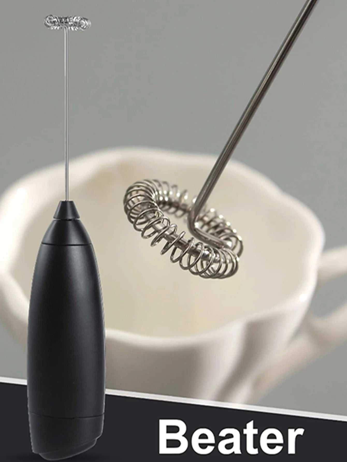 Mélangeur Électrique Sans Fil Portable en noir pour fouetter rapidement les boissons et les préparations culinaires