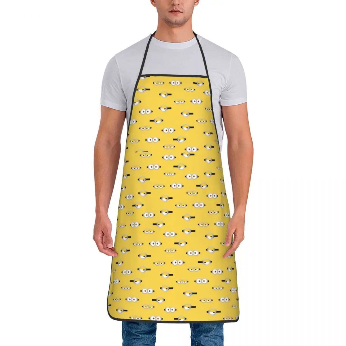 Tablier Cuisine Imperméable MINISO jaune avec motif yeux, porté par un homme pour cuisine et protection