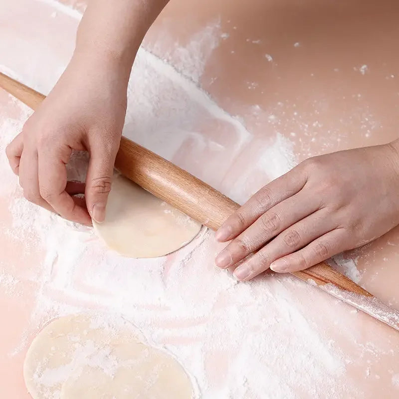 Rouleau pâtisserie bois double pointe – antiadhésif utilisé pour étaler la pâte sur une surface farinée