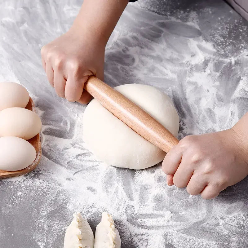 Rouleau pâtisserie bois double pointe – antiadhésif utilisé pour étaler la pâte à pâtisserie sur un plan de travail fariné