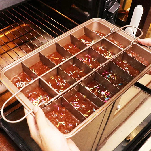 Moule à Brownies Antiadhésif avec Diviseur – 18 Portions, idéal pour préparer des brownies facilement et uniformément.