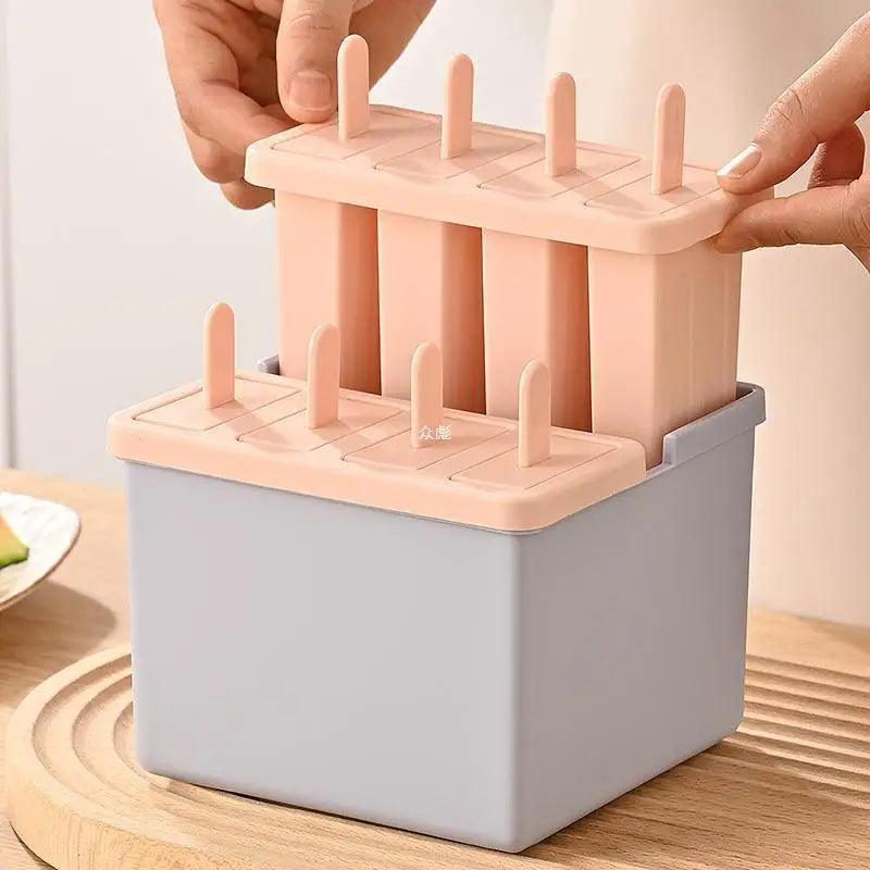 Moule à Glace Maison Facile en silicone rose avec support gris pour faire des glaces maison
