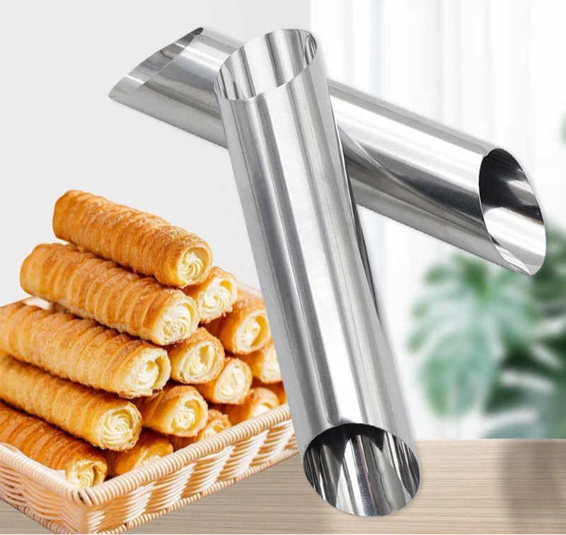 Moules à croissants en inox pour pâtisserie maison lot de 6 avec roulés croustillants sur panier