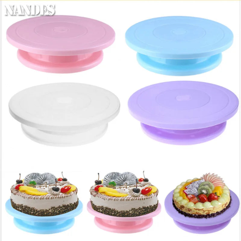 Plateau Tournant Pâtisserie – Rotation 360° Antidérapante en différentes couleurs avec gâteaux décorés