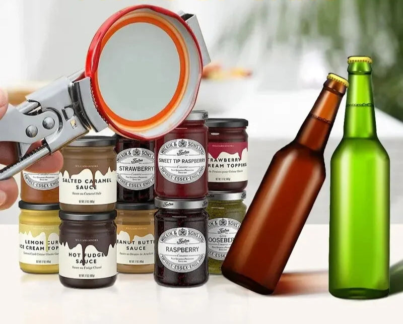 Ouvre Bocal & Ouvre-Boîte utilisé sur des bocaux et bouteilles, avec une variété de sauces en arrière-plan