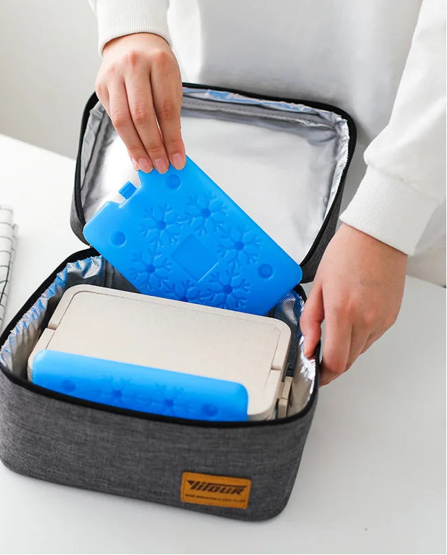 Pack de Glace Portable Réutilisable bleu utilisé dans un sac isotherme pour garder les aliments frais