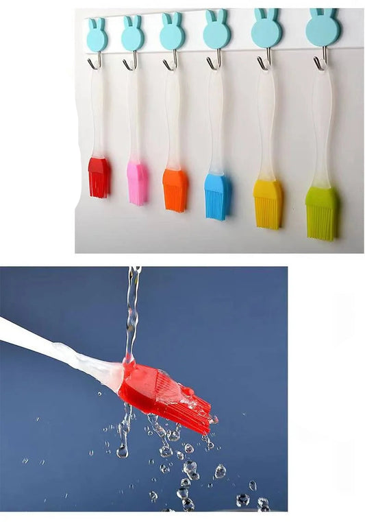 Pinceau de Cuisine en Silicone coloré accroché avec un autre sous l'eau pour nettoyage facile